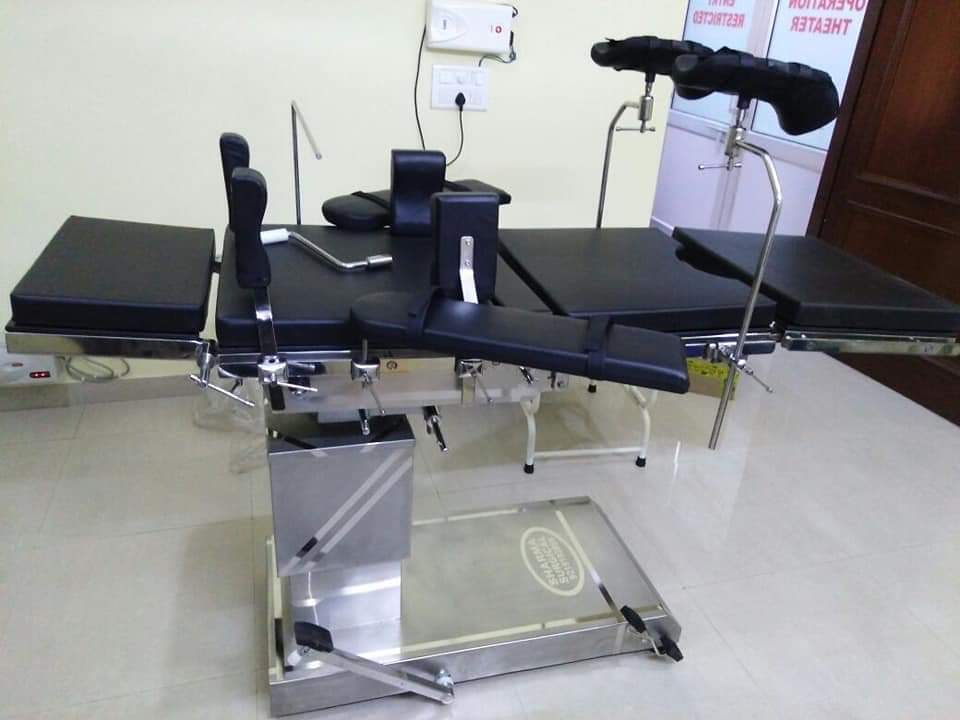 C-Arm Compatible OT Table